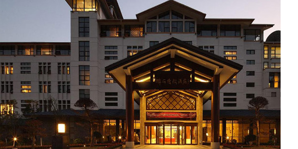 空調(diào)供暖熱水機組適用于學校、醫(yī)院節(jié)省運行成本